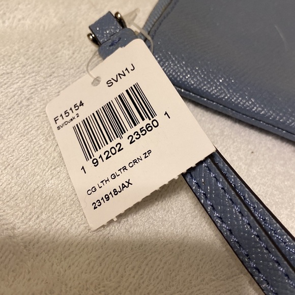 🆕 COACH. Women’s wristlet. - Picture 3 of 4